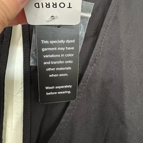 Torrid Challis Flutter Sleeve Jumpsuit in Black Size 3x New With Tags - Picture 6 of 10